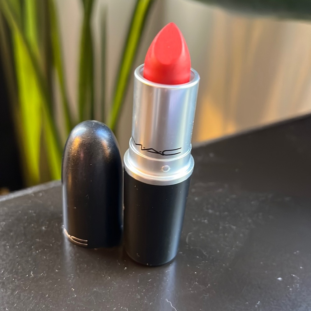 Mac red lipstick